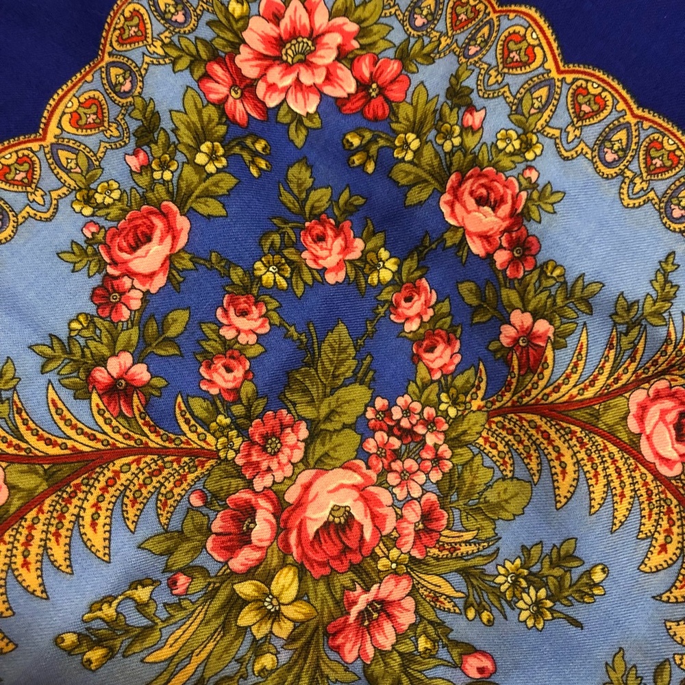 Pavlovo posad Russian style scarf/shawl